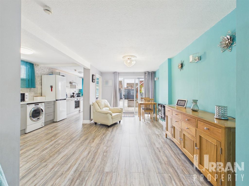 Property photo 3 of 12 Cam03038G0-Pr0275-Still012.Jpg