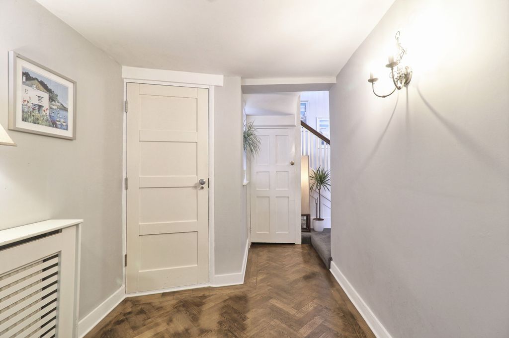 Property photo 3 of 28