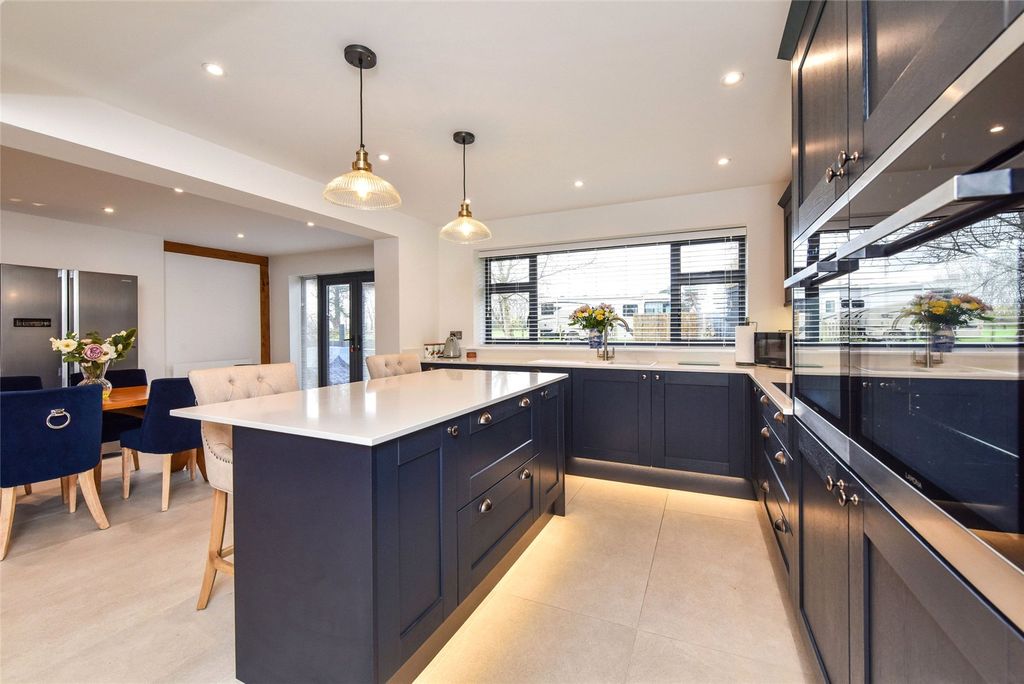 Property photo 2 of 18 Kitchen/Dining Room