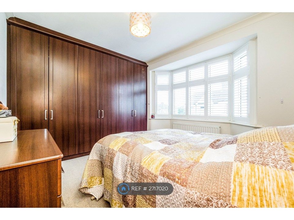 Property photo 2 of 11 Main Bedroom