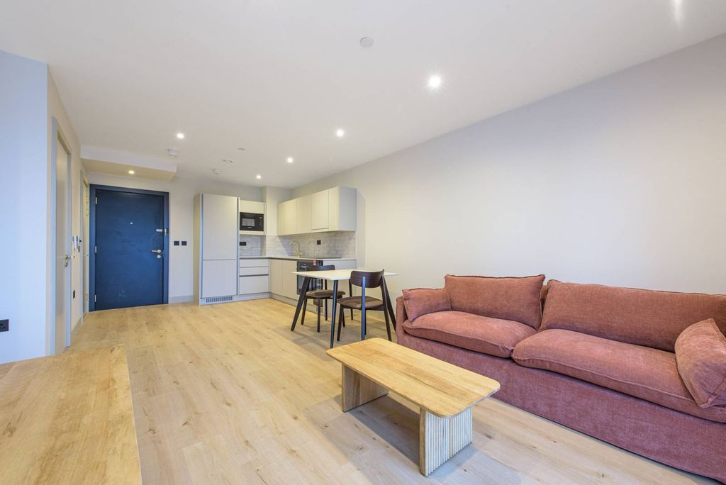 Property photo 2 of 8