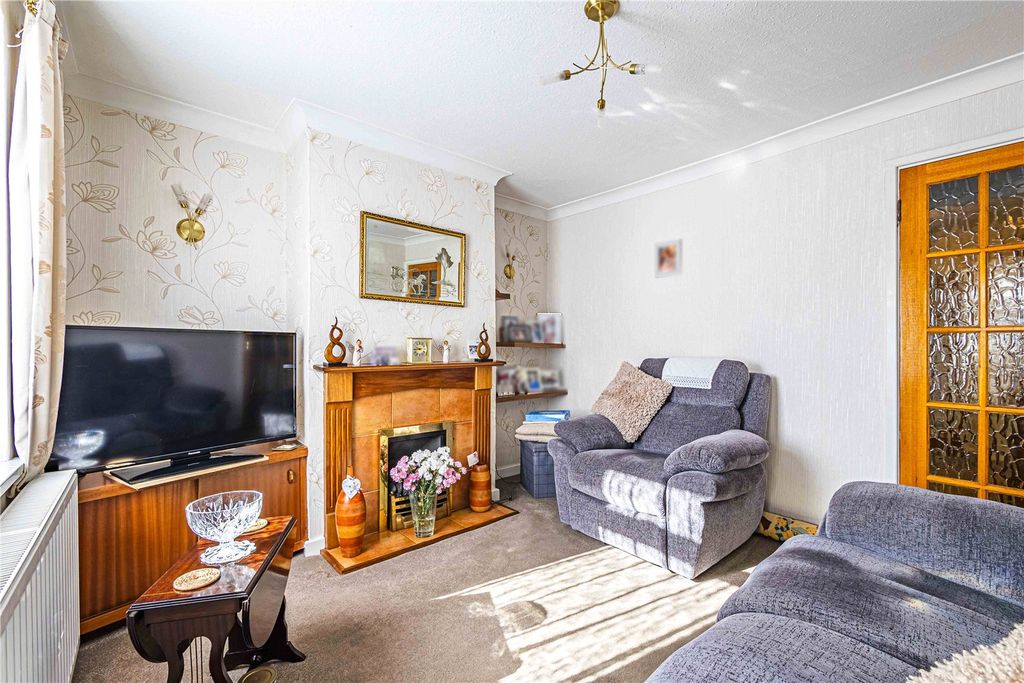 Property photo 2 of 17 Picture No. 11