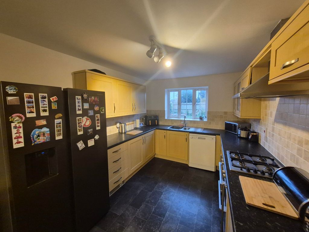 Property photo 2 of 19 Kitchen