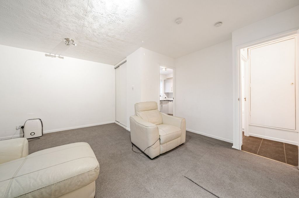 Property photo 3 of 11 Studio Room