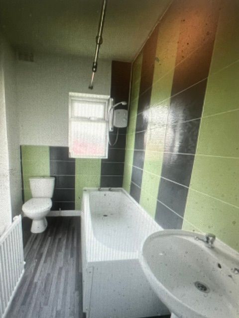 Property photo 1 of 7 Bathroom