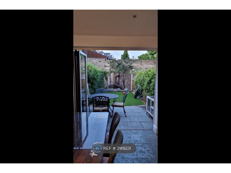 Property photo 2 of 33