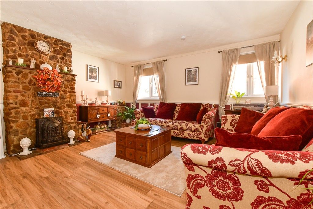 Property photo 1 of 14 Lounge