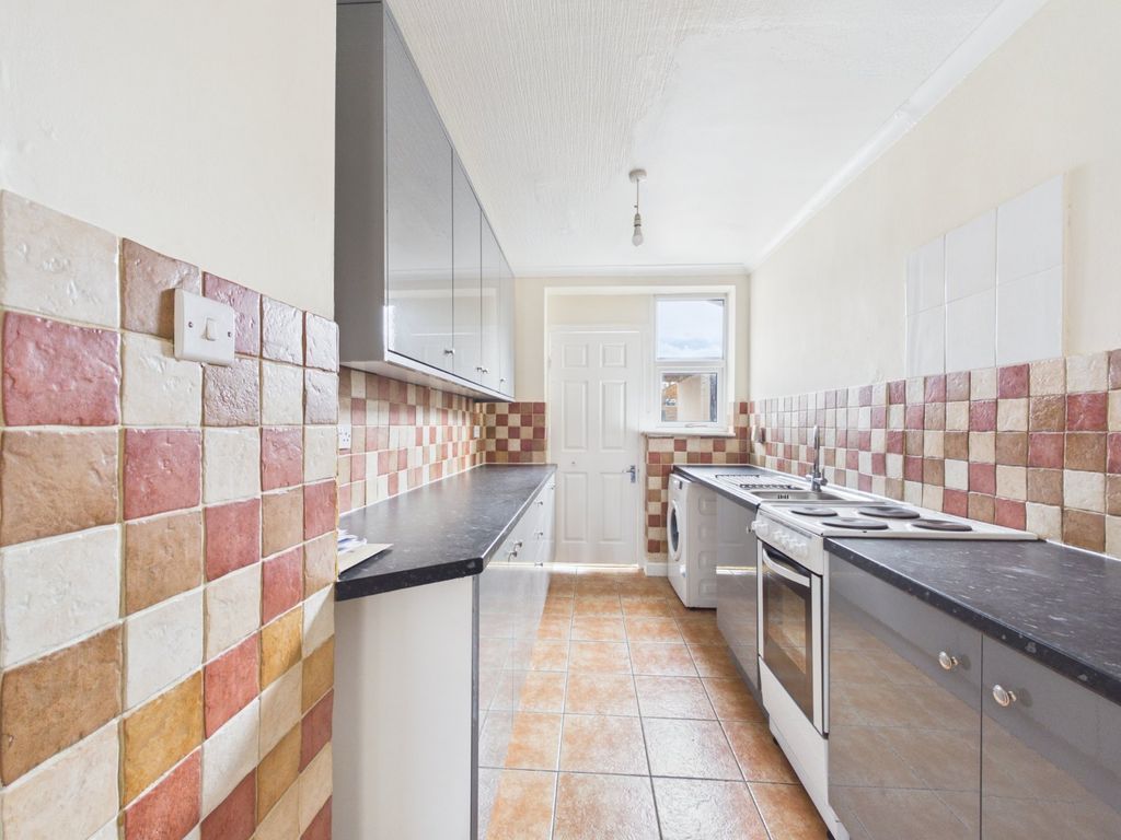 Property photo 2 of 9 Kitchen