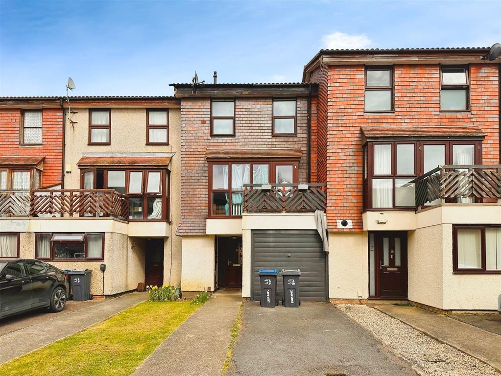 Property photo 1 of 12 Derwent Road