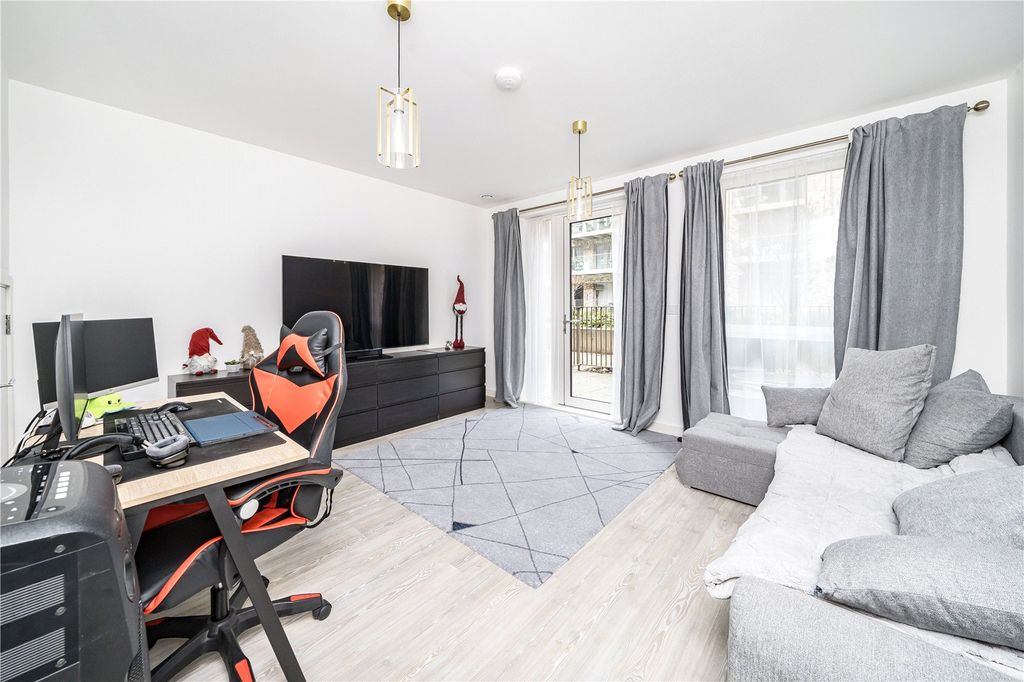 Property photo 2 of 11 Reception