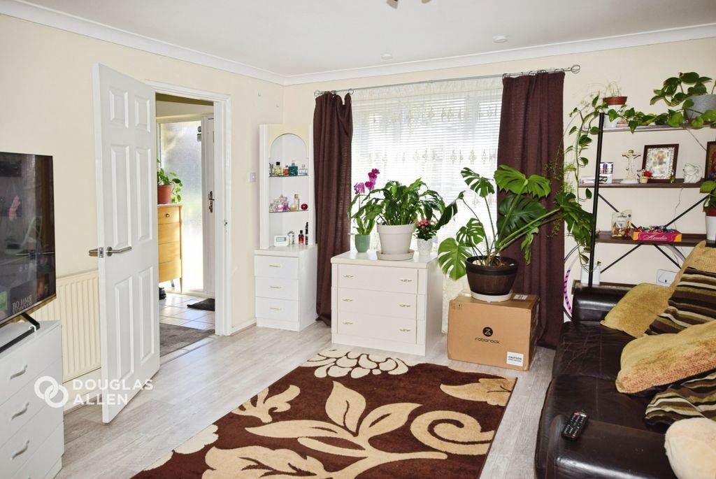 Property photo 3 of 8