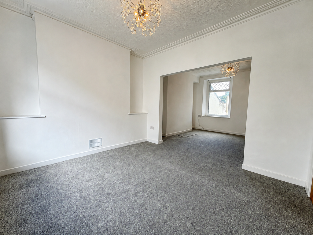 Property photo 3 of 27