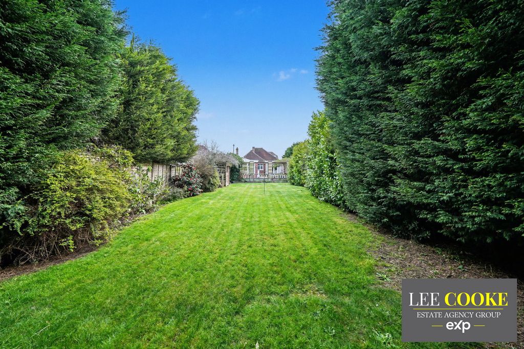 Property photo 2 of 28