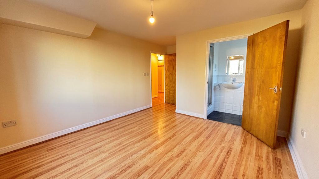 Property photo 1 of 7 Bedroom 1
