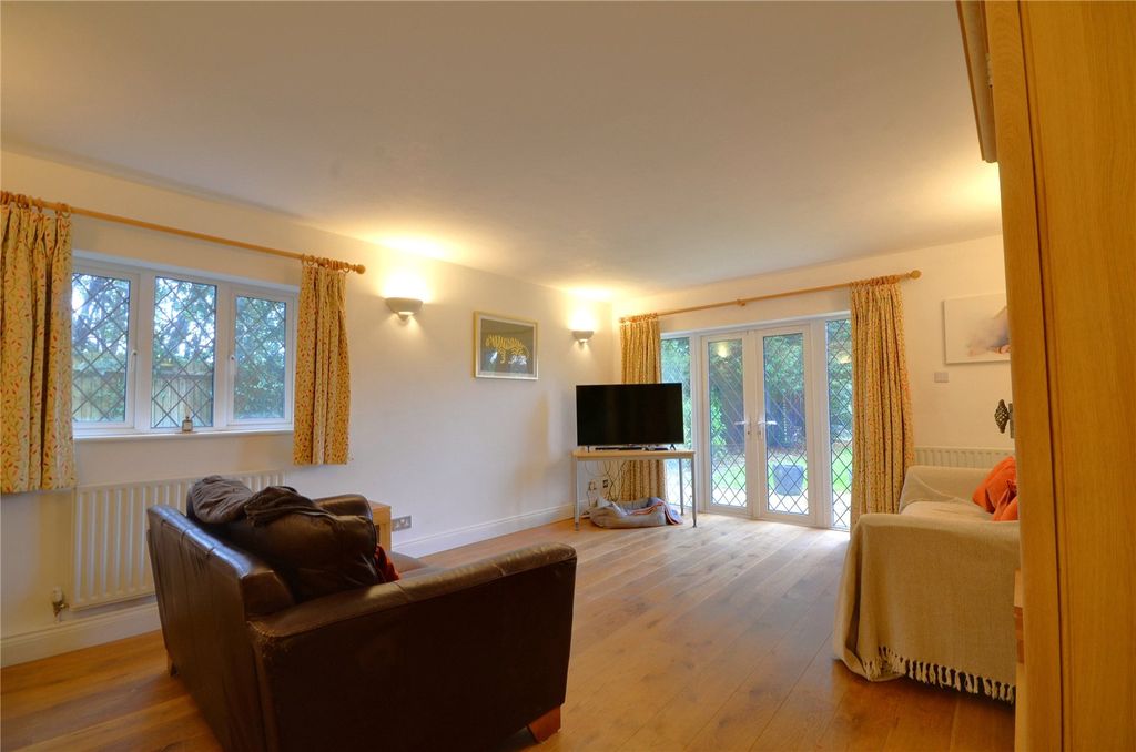 Property photo 2 of 22 Lounge