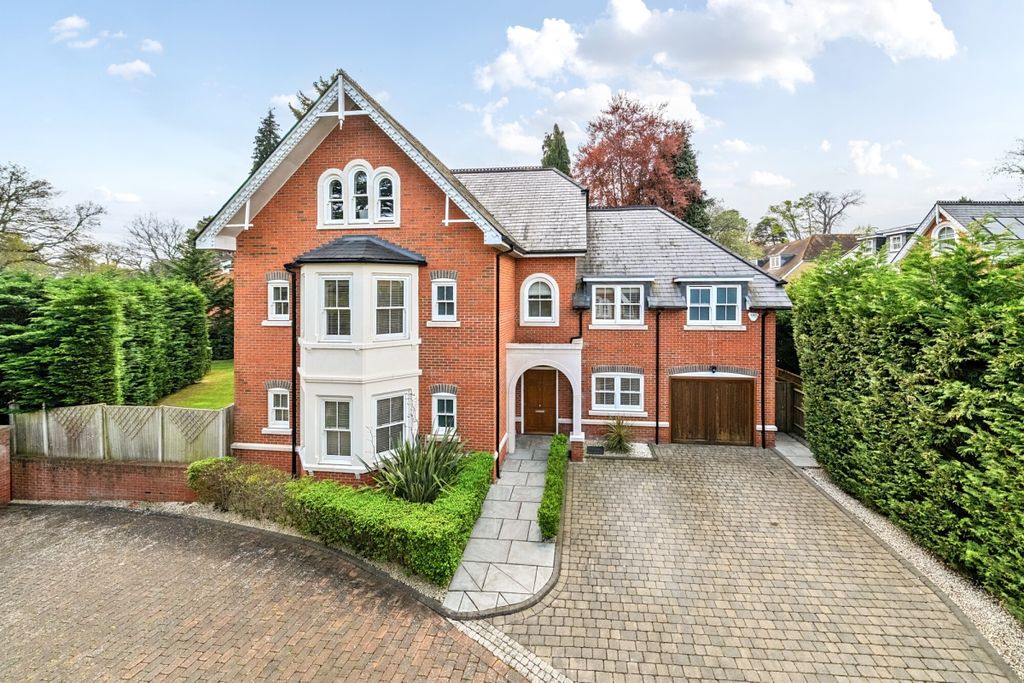 Property photo 1 of 19 Windsor Grey Close