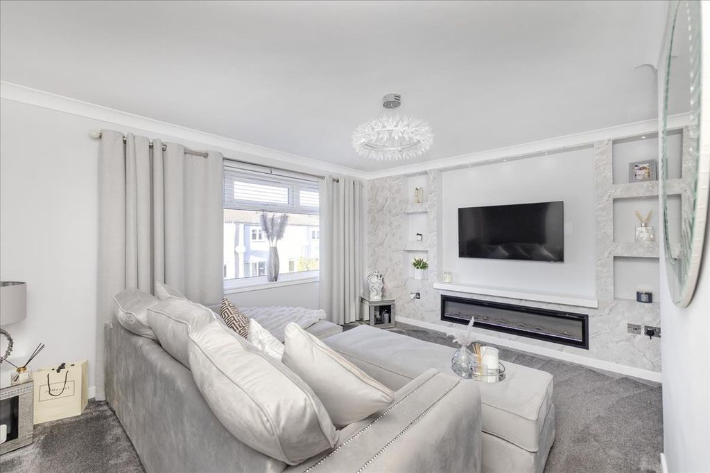 Property photo 2 of 28