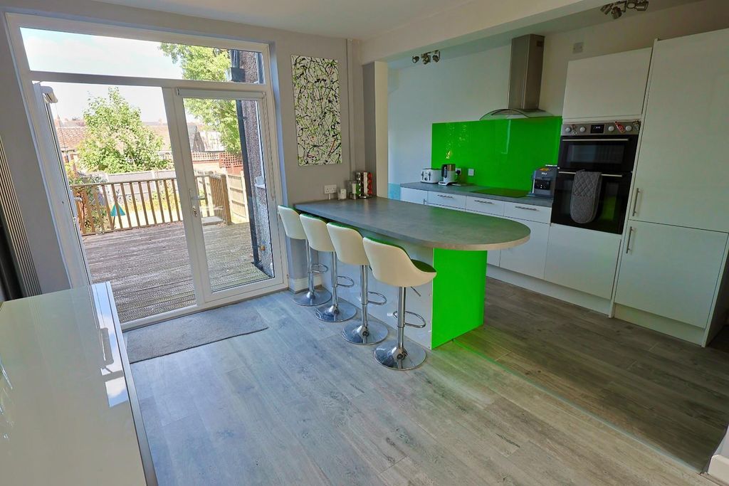 Property photo 2 of 10 Kitchen / Diner