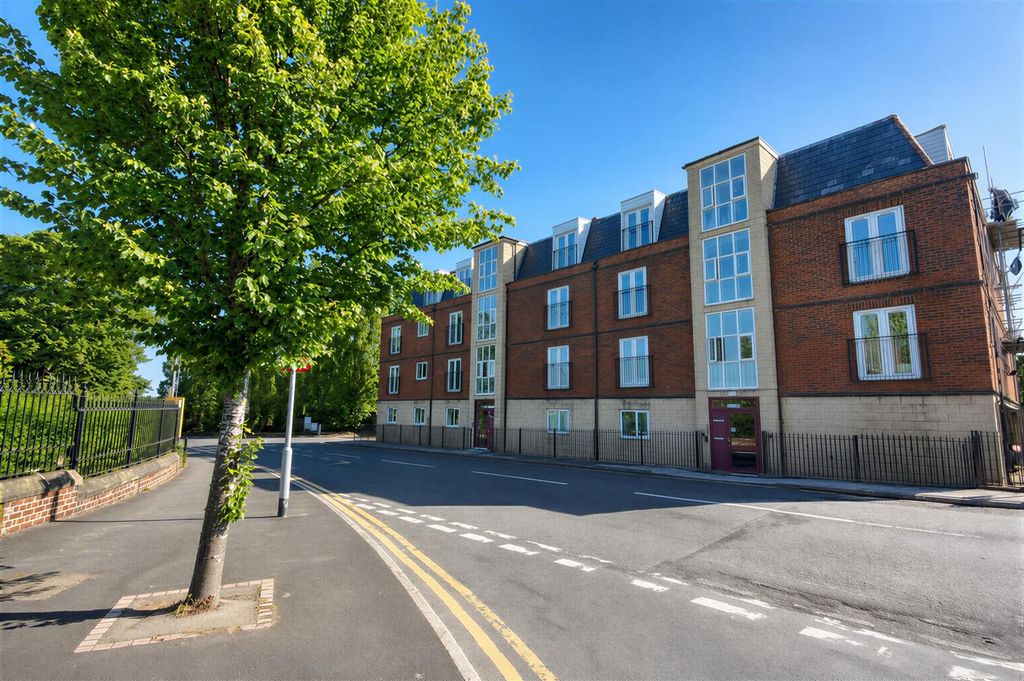 Property photo 1 of 11 North Road For Sale