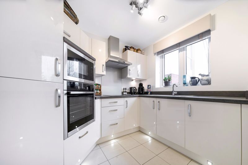 Property photo 3 of 12 Kitchen