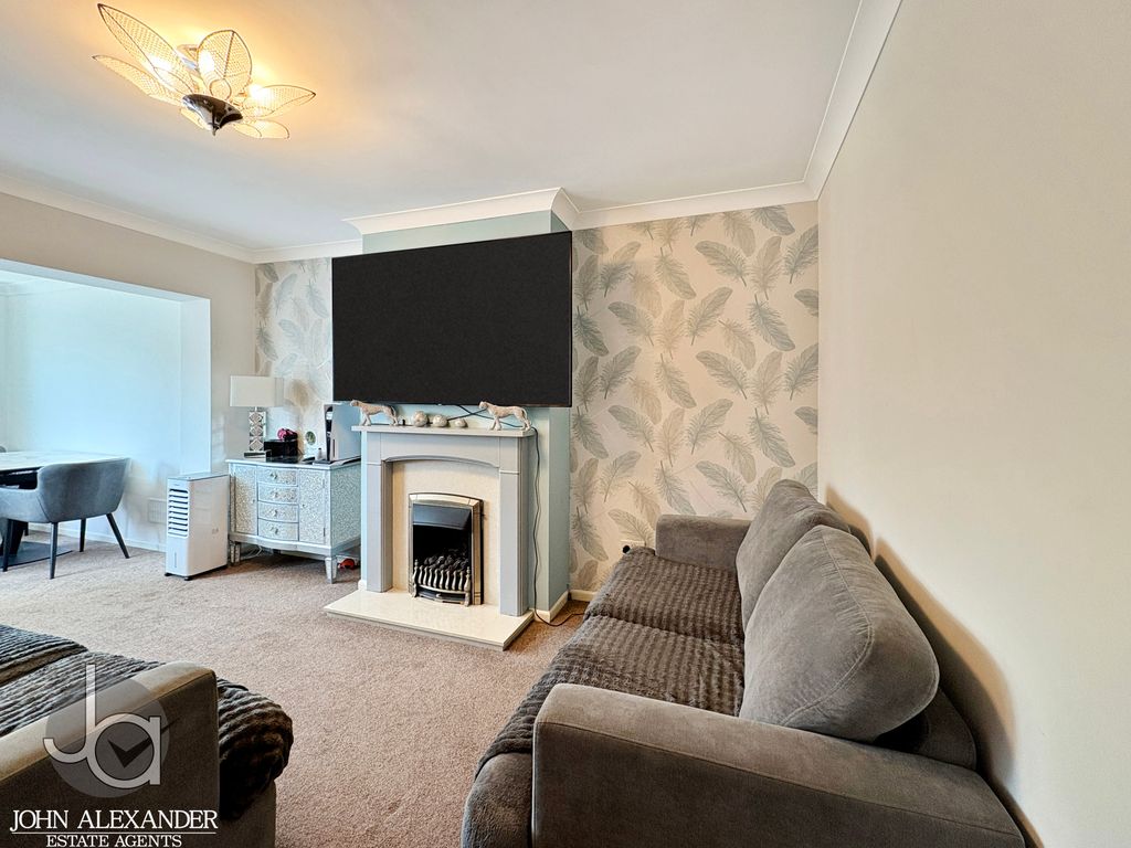 Property photo 3 of 12 20250812_125955776_0.5