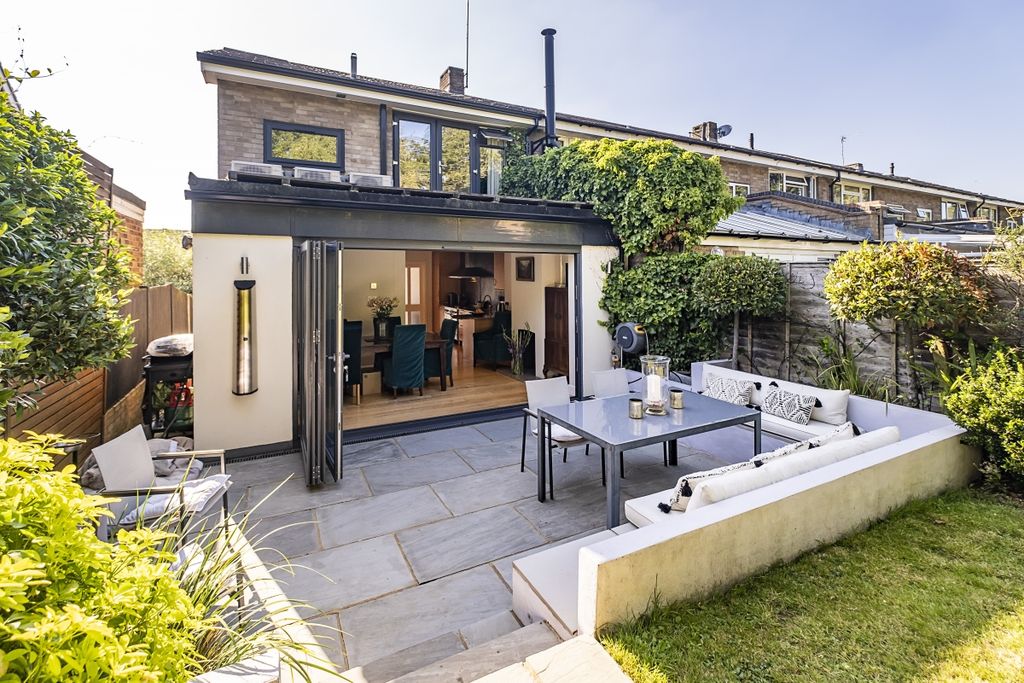 Property photo 2 of 31