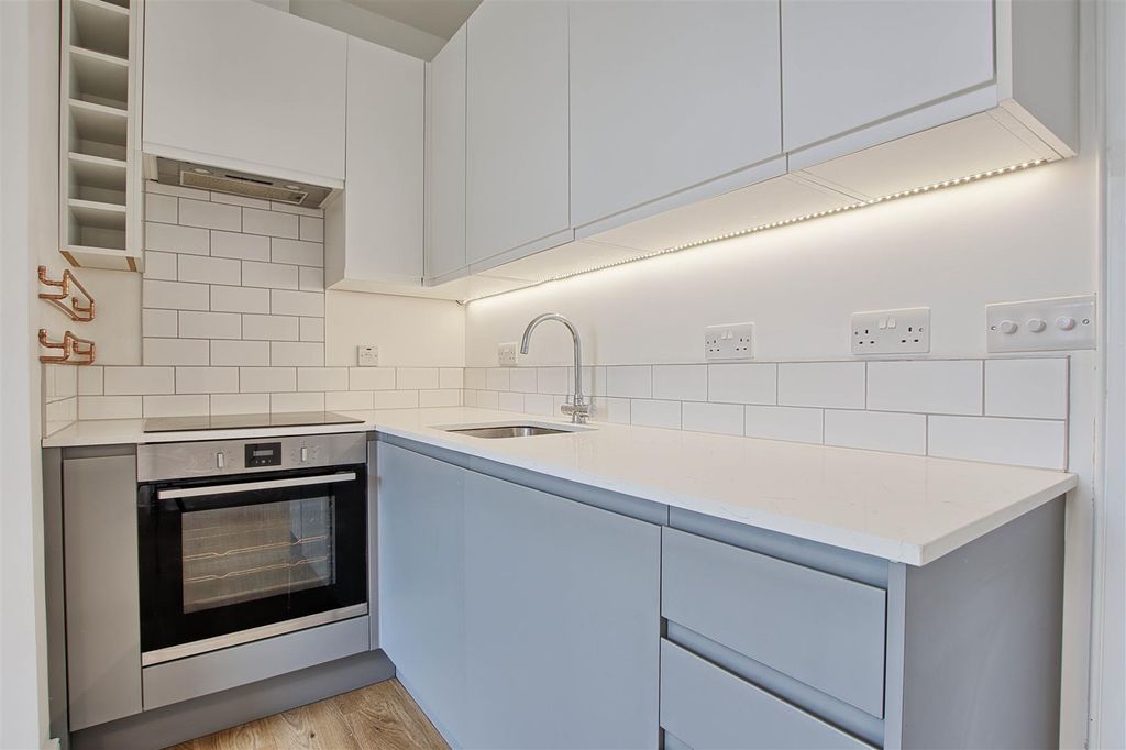 Property photo 2 of 11 Kitchen 4.Jpg