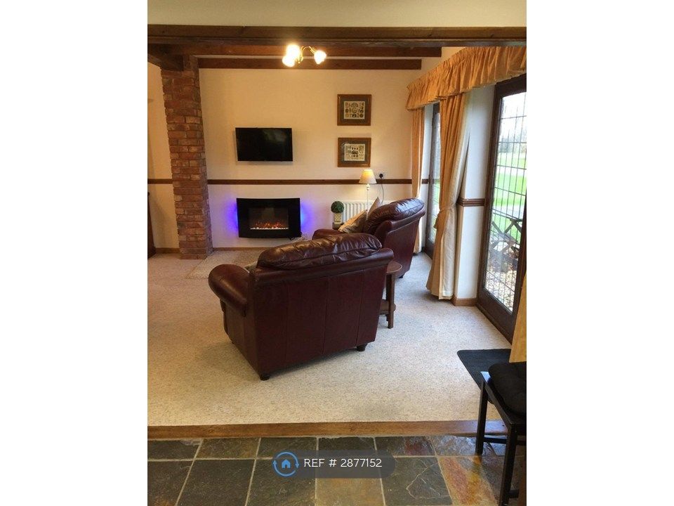 Property photo 3 of 9 Smart Tv And Fireplace