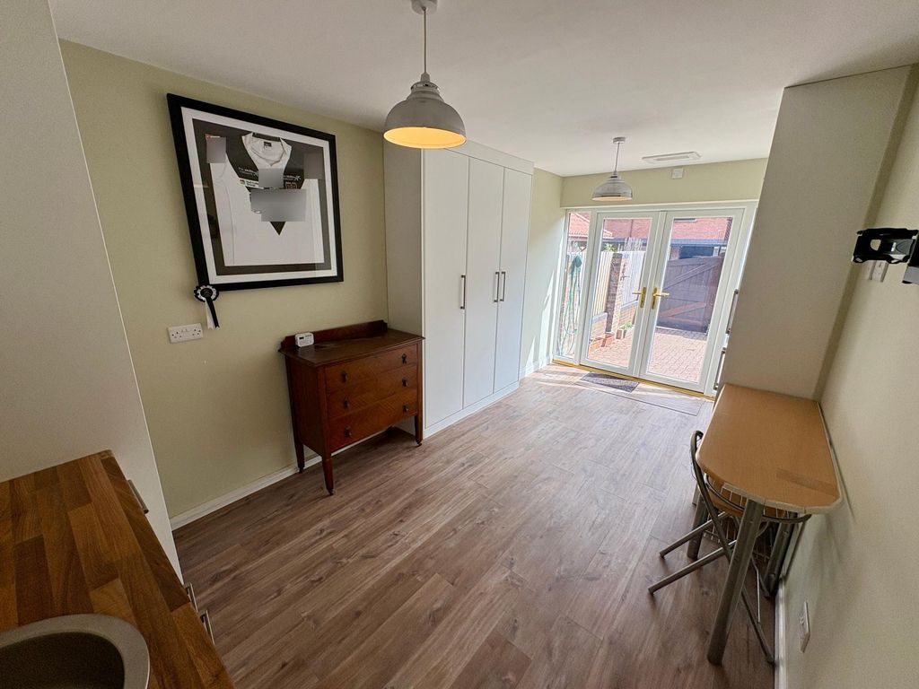 Property photo 3 of 11 Photo 2