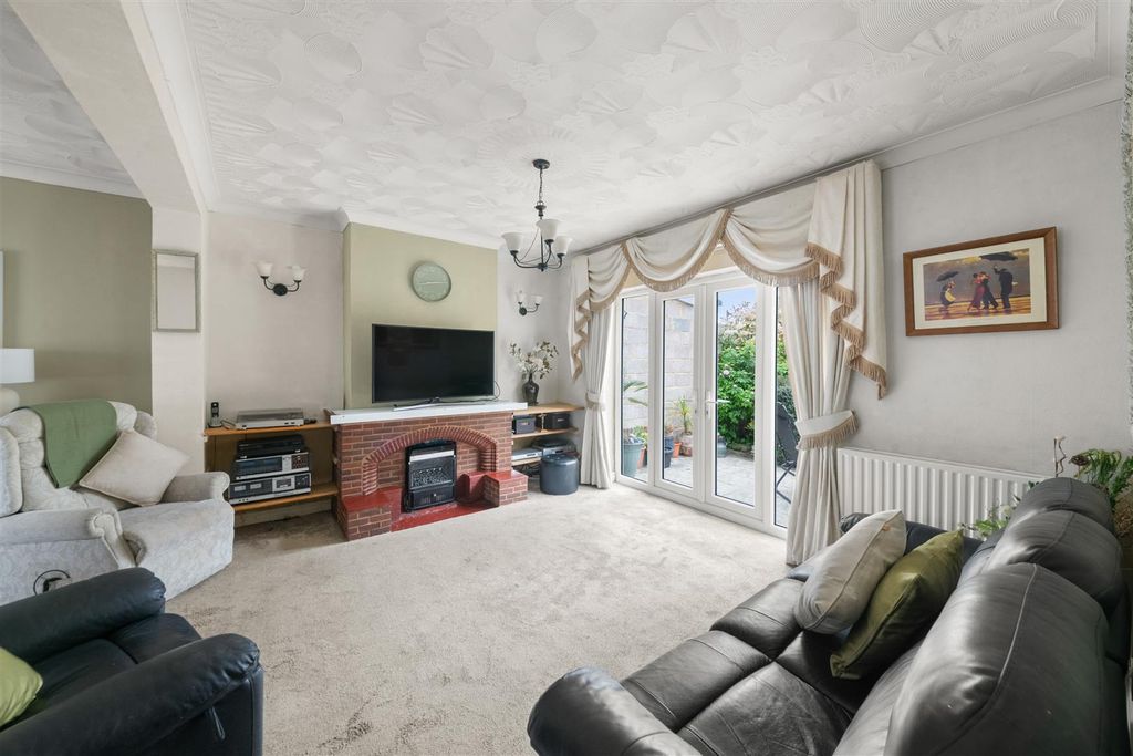 Property photo 3 of 16