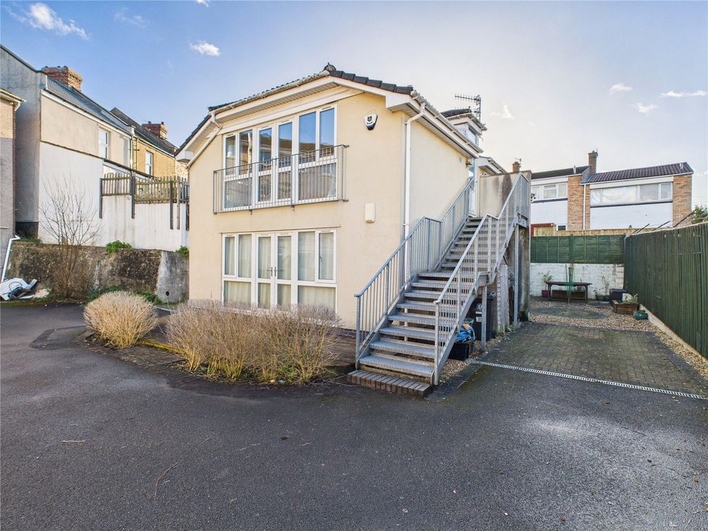 Property photo 2 of 18 Picture No. 08