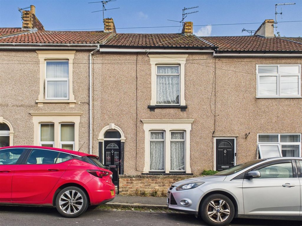 Property photo 1 of 13 1 - Terraced House For Auction, Kingswood.Jpg