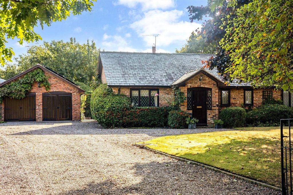 Property photo 3 of 18 Entrance