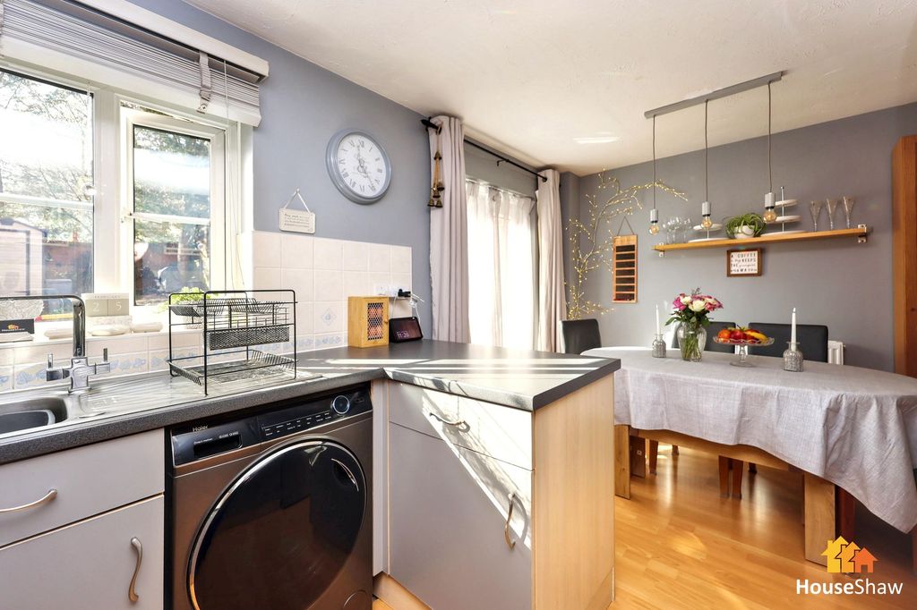 Property photo 2 of 23