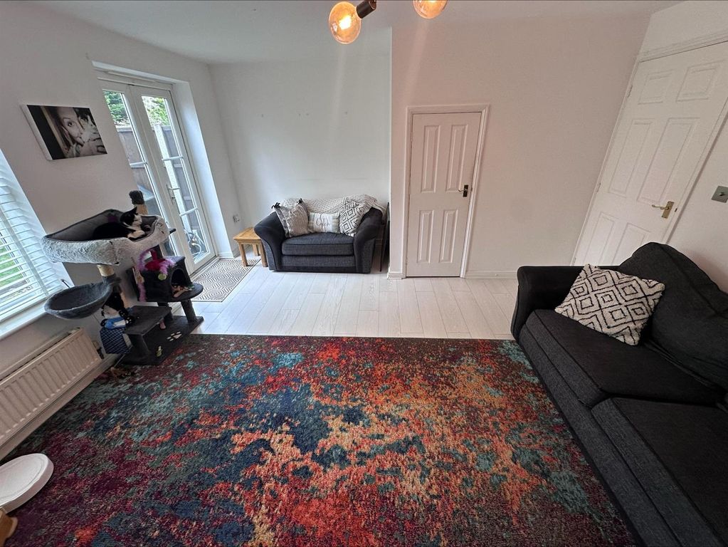 Property photo 3 of 15 Living Room .Jpeg