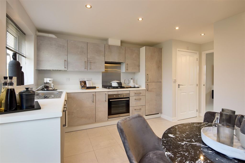 Property photo 2 of 7 006-Sf-The-Abbey-Willow-Heights.Jpg