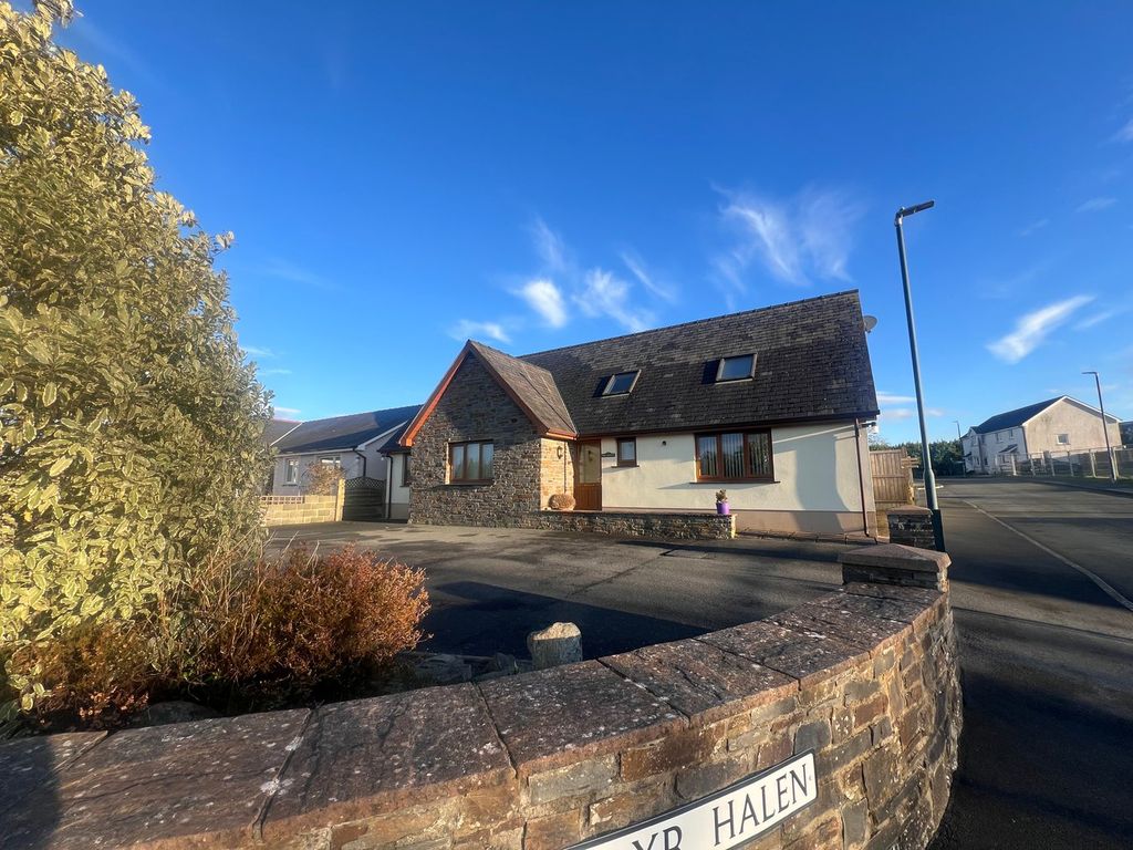 Property photo 2 of 42