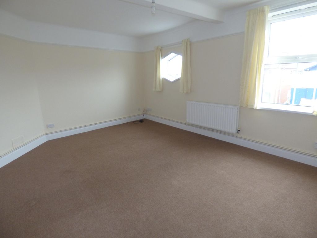 Property photo 3 of 7 Lounge
