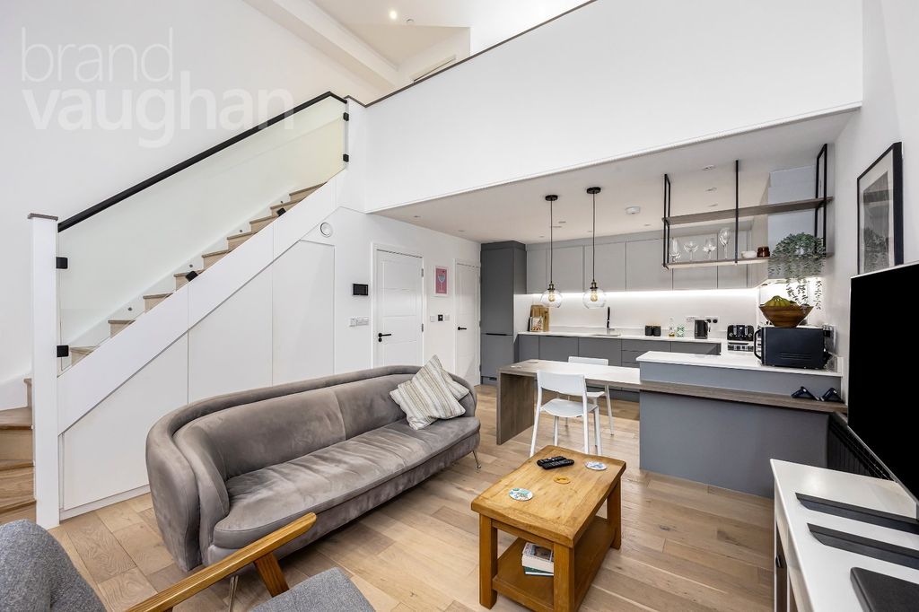 Property photo 2 of 24 Picture No. 06