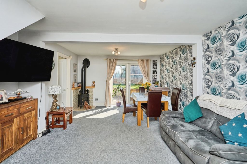 Property photo 2 of 13 Lounge