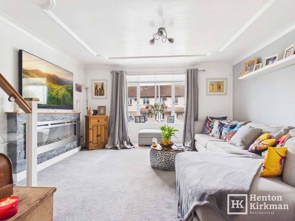 Property photo 3 of 20