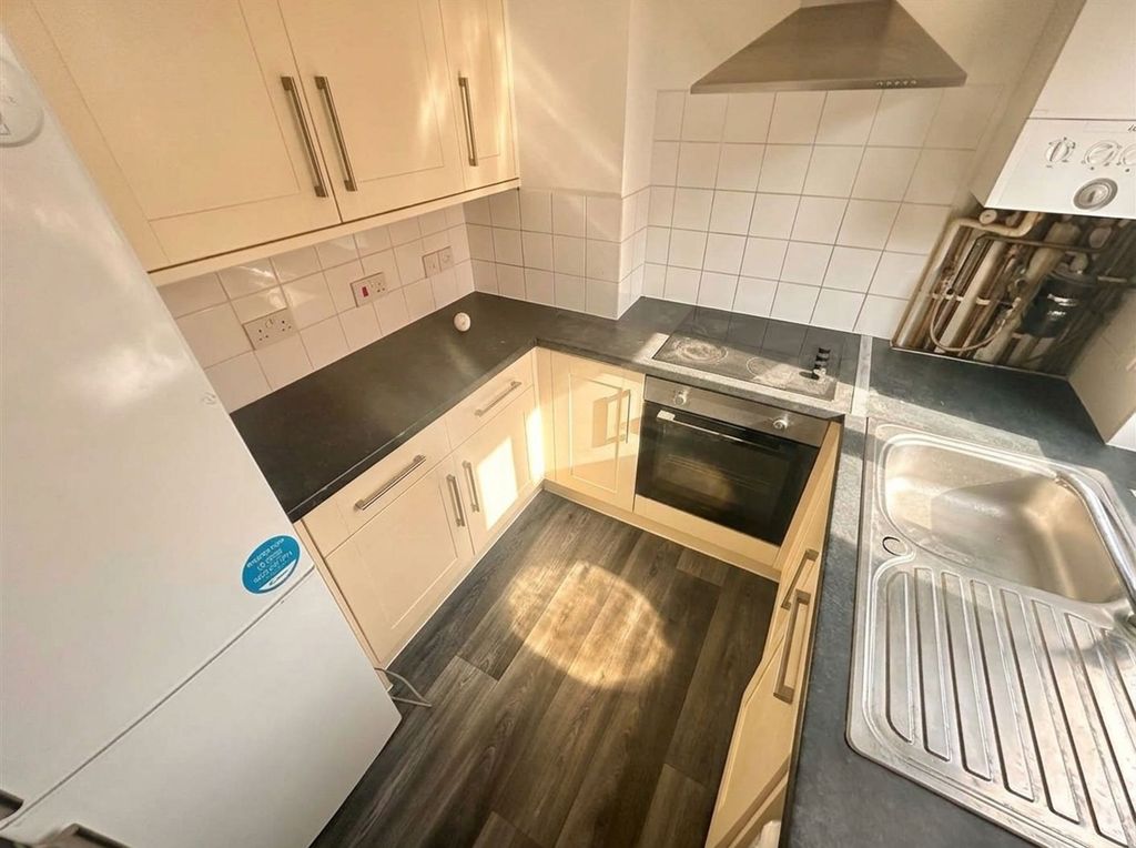 Property photo 3 of 6 Kitchen