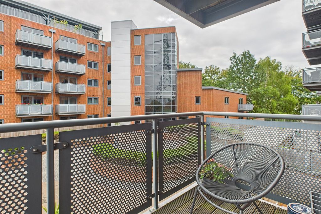 Property photo 2 of 11 Balcony