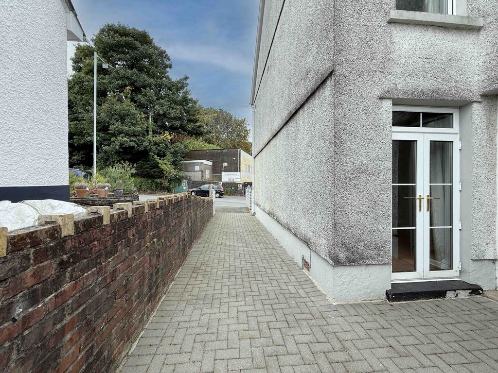 Property photo 2 of 16 Gallery