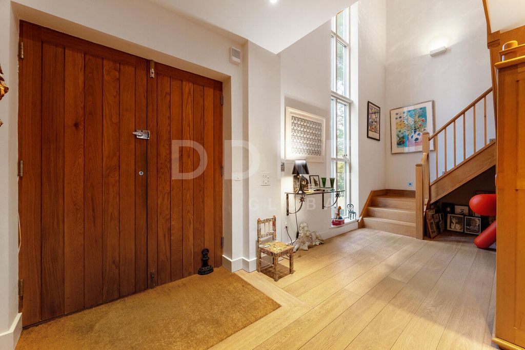 Property photo 3 of 23