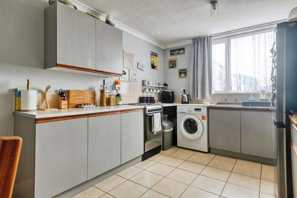 Property photo 3 of 12