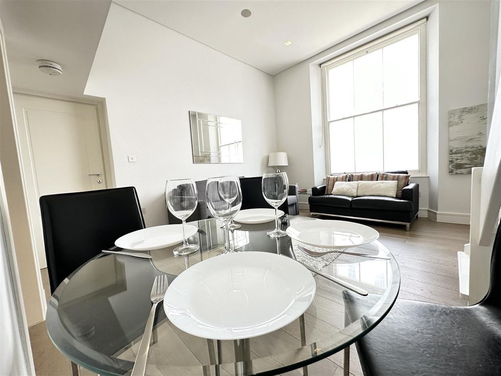 Property photo 2 of 21 Living A.Jpg