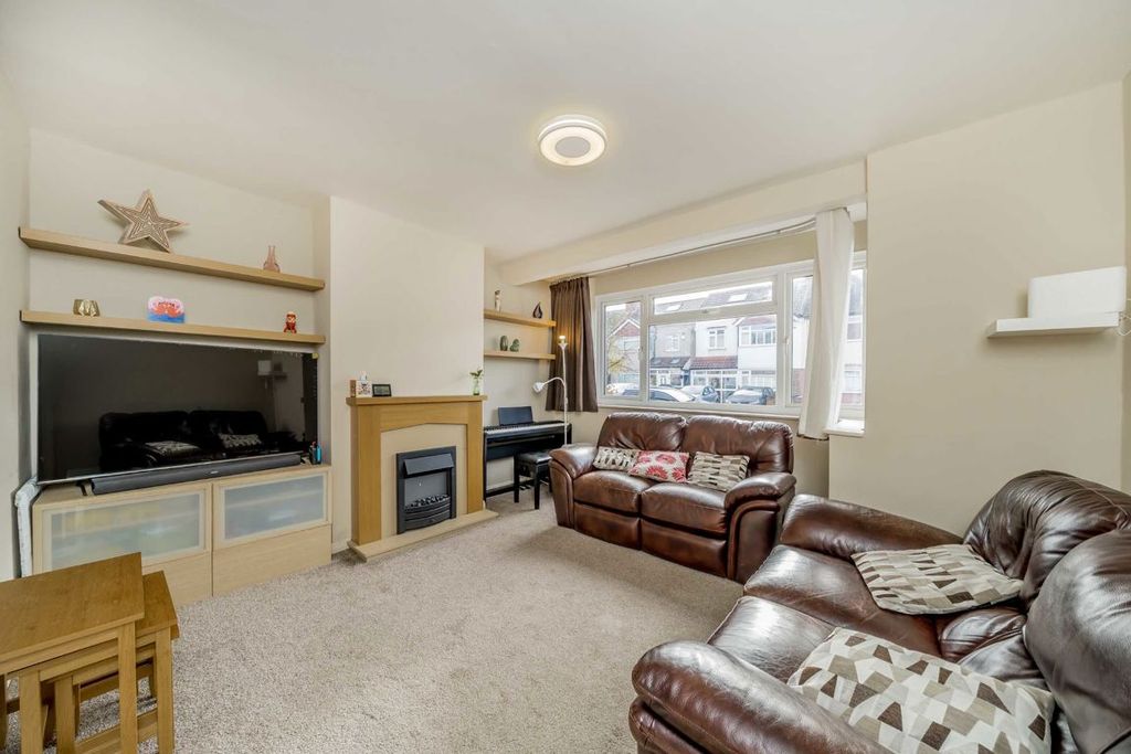 Property photo 2 of 8