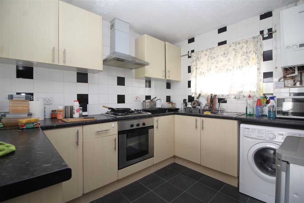 Property photo 2 of 9 Kitchen .Jpg