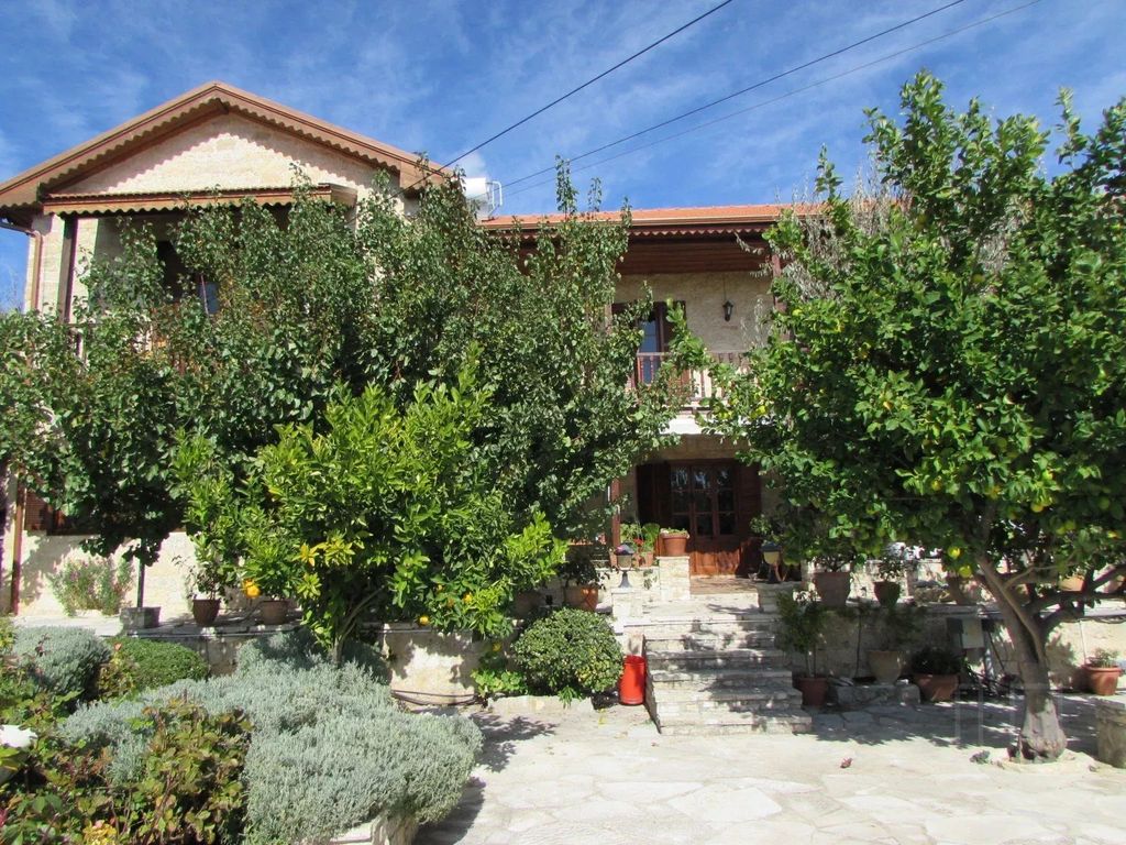 Property photo 1 of 11